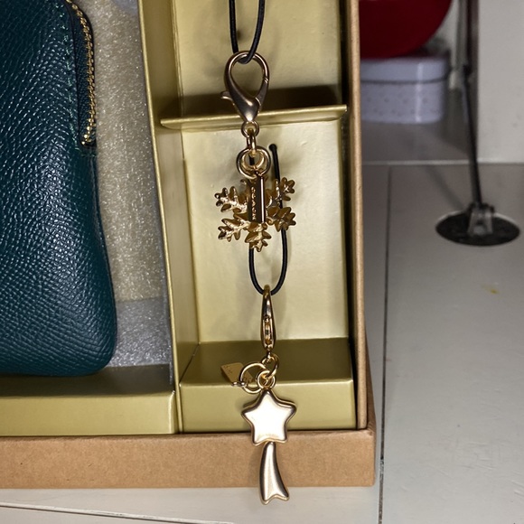 COACH LEATHER WRISTLET WITH TWO REMOVABLE CHARMS - Picture 3 of 4